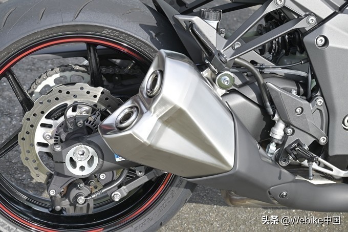 测评川崎zrx1200视频,川崎z1000和宝马s1000r选哪个