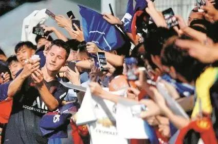 巴黎圣日耳曼抵达伯纳乌,巴黎圣日耳曼姆巴佩射门训练