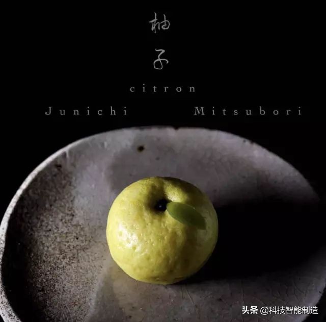 他说自己不是日本匠人，而是和果子艺术家，他做的和果子不忍吃掉