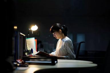 23岁姑娘乳腺癌与不良生活习惯,45岁女性作息规律查出乳腺癌