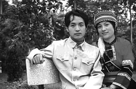 大作家们的520：“我吻了你的来信好几下！”