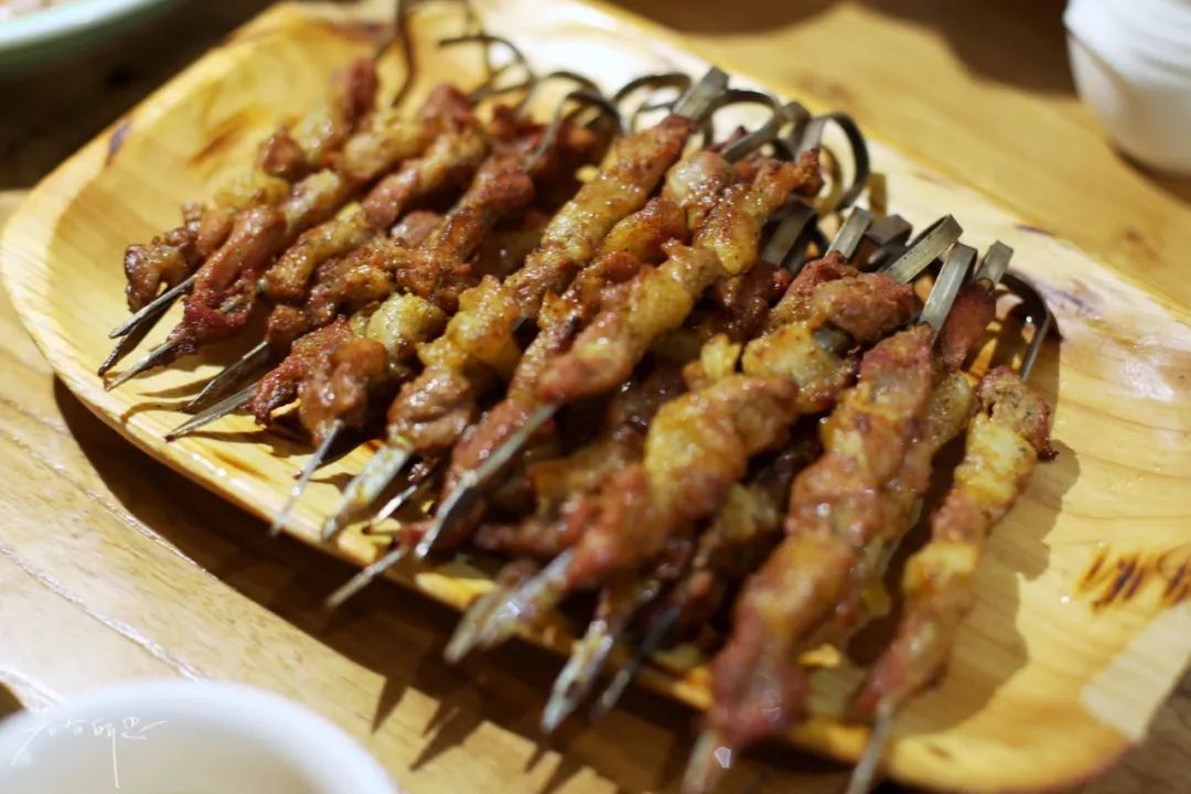 *疆新**都是荒漠戈壁?这几家高颜值餐厅,彻底颠覆你对*疆新**的概念