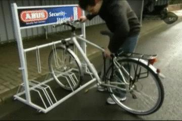 把锁锁上了怎么弄下来,锁怎么样是锁上的