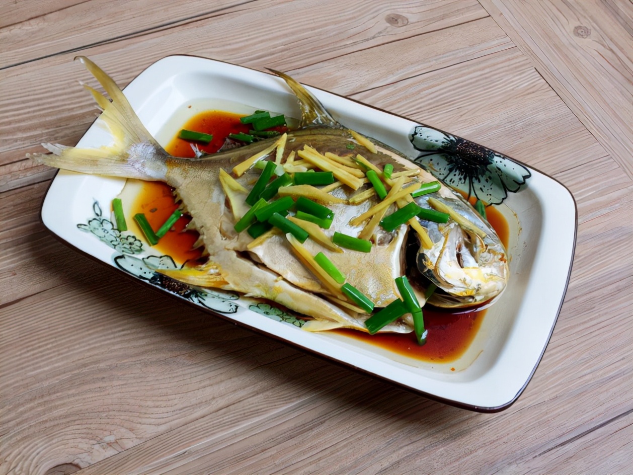 鲳鱼的处理方法清蒸鲳鱼,鲳鱼怎么吃有营养