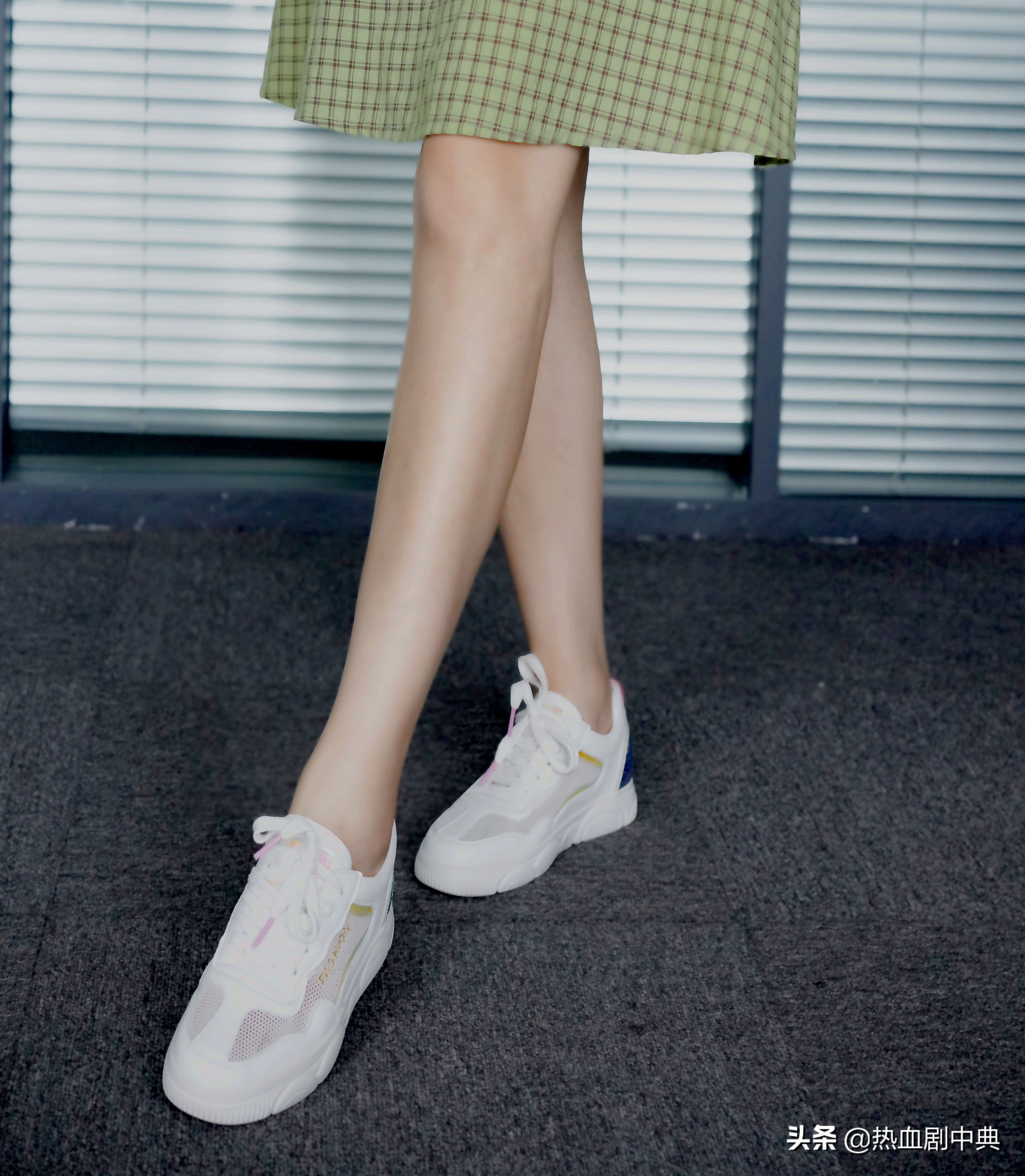 小白鞋穿搭视频夏季,小白鞋穿搭潮法冬季
