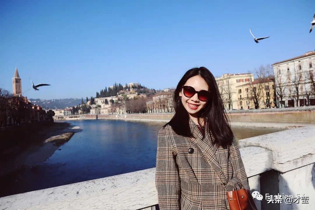 米兰读时尚管理的外国同学们，竟都爱上我这款淘宝卖几十块的包？