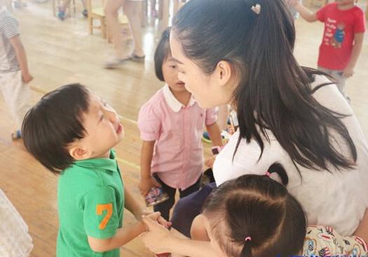 宝宝不满三岁上幼儿园的利弊,孩子三周岁上幼儿园合适吗