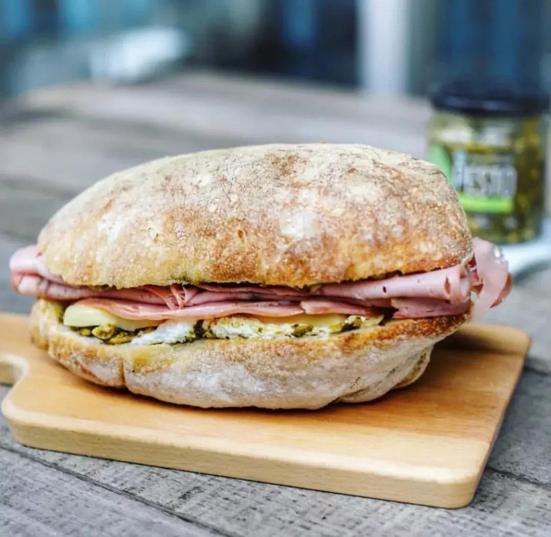 意大利是著名的时尚设计之国,意大利是真正的美食之都