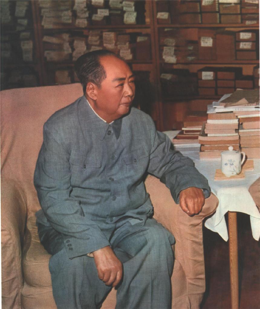 1976年周总理不幸逝世，毛主席流泪仰天长叹：恩来，你还是走了啊