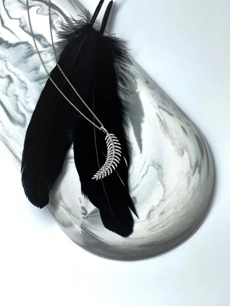 关之琳香港佳士得珠宝 (关之琳戴天价珠宝)