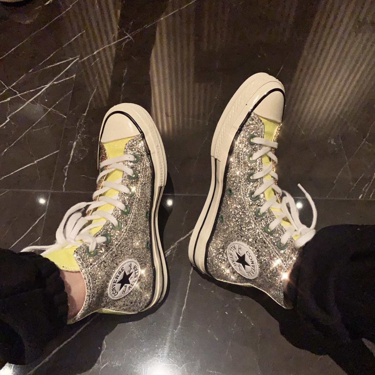 摇号还限购的帆布鞋？爆款明明很容易买啊