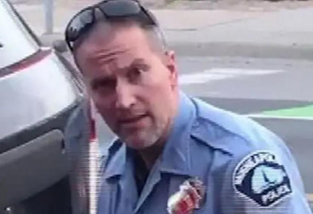 与被捕白人警察断绝所有关系,亚裔选美皇后妻要求两套房归她