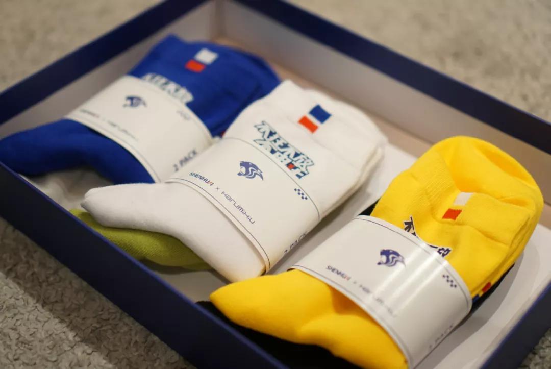 上海申花接地气鞋,上海申花足球袜