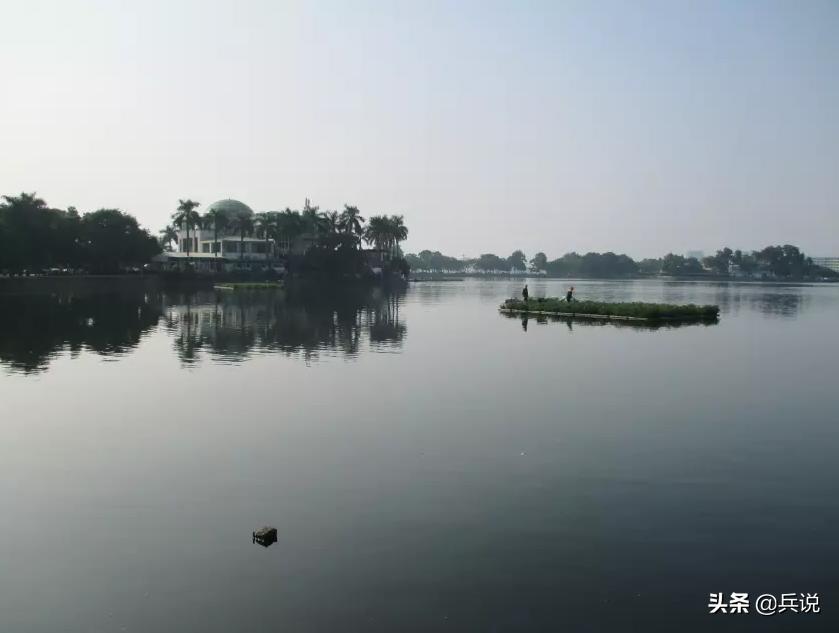 越南老兵重回当年战斗过的洞穴 (越南老兵回忆丛林战争)