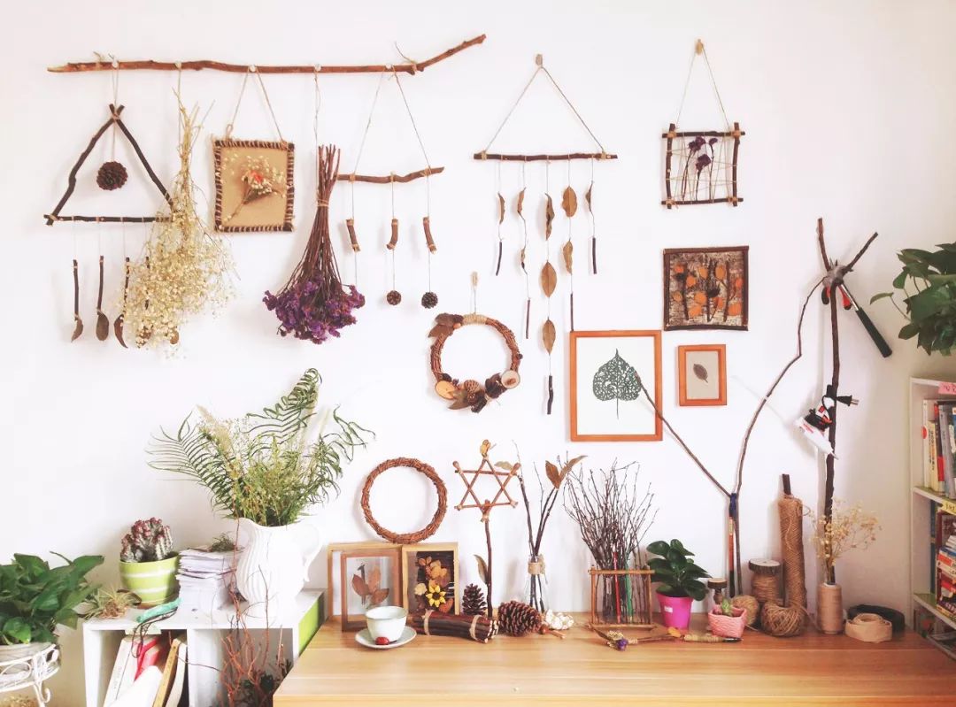 她31岁放弃北漂高薪，回归森林“捡垃圾”，用树叶打造出人间仙境