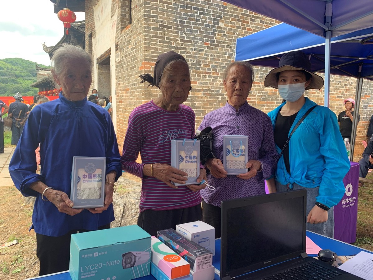 探访百岁老人公益,探访高龄老人暖心在行动