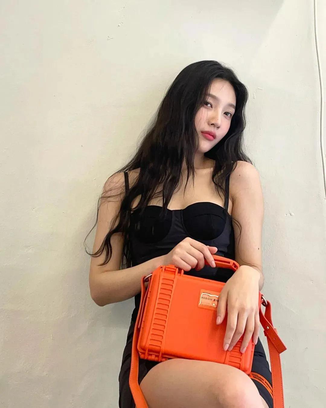 朴秀荣为什么叫果汁美貌,joy朴秀荣穿衣风格