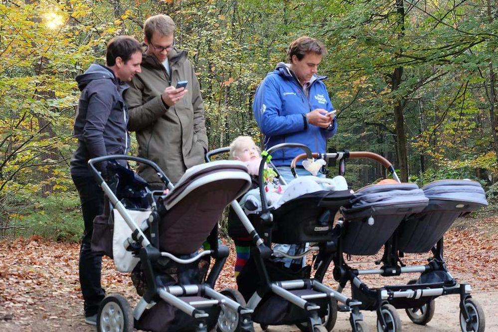 老公一进家门只会玩手机？宝妈试试4种方法，让他心甘情愿动起来