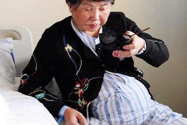 孕妈怎么喝水让胎宝宝喝到更多水,孕妈喝水