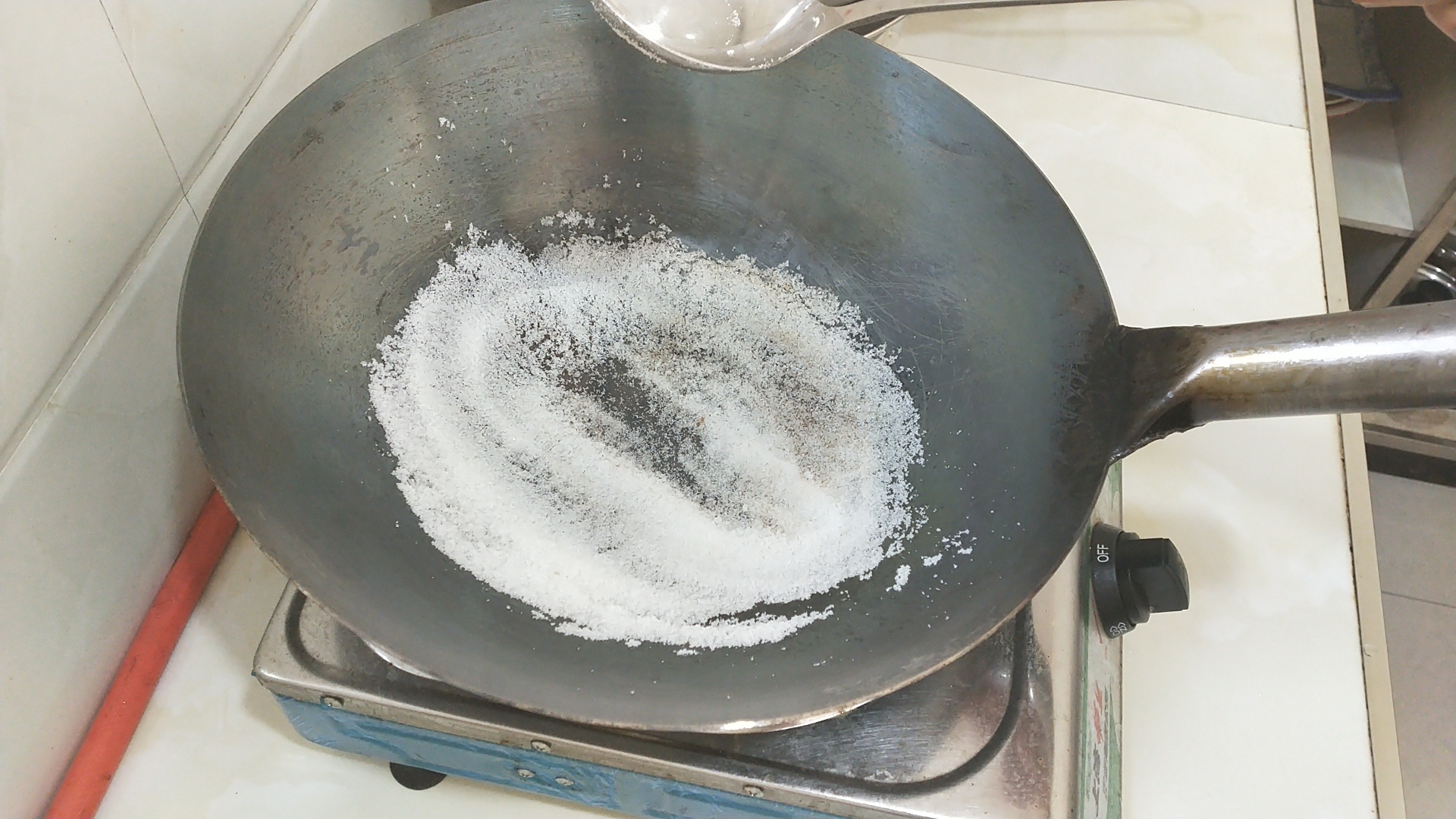 刚买的锅要怎么弄才不粘锅,刚买的锅要怎么弄不生锈