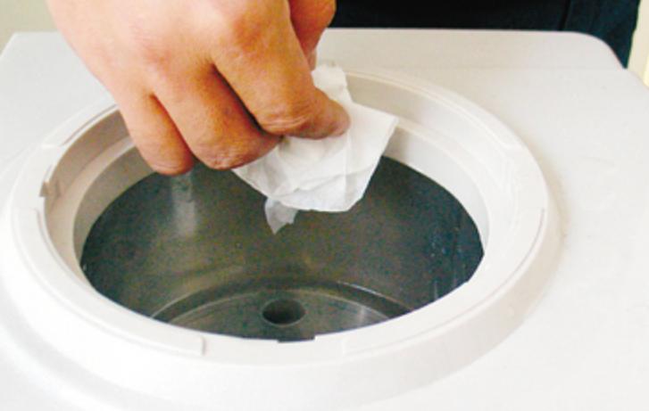 饮水机水出来很脏怎么办,直饮饮水机里的水很脏