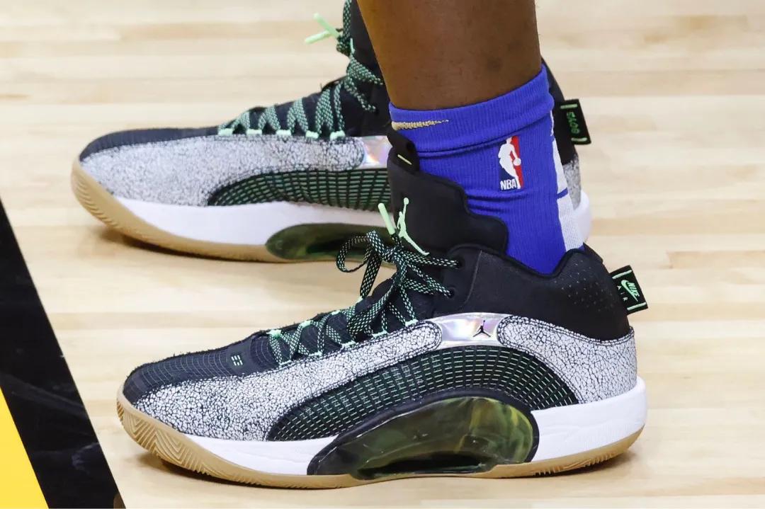 詹姆斯上脚安踏,nba球星上脚的安踏