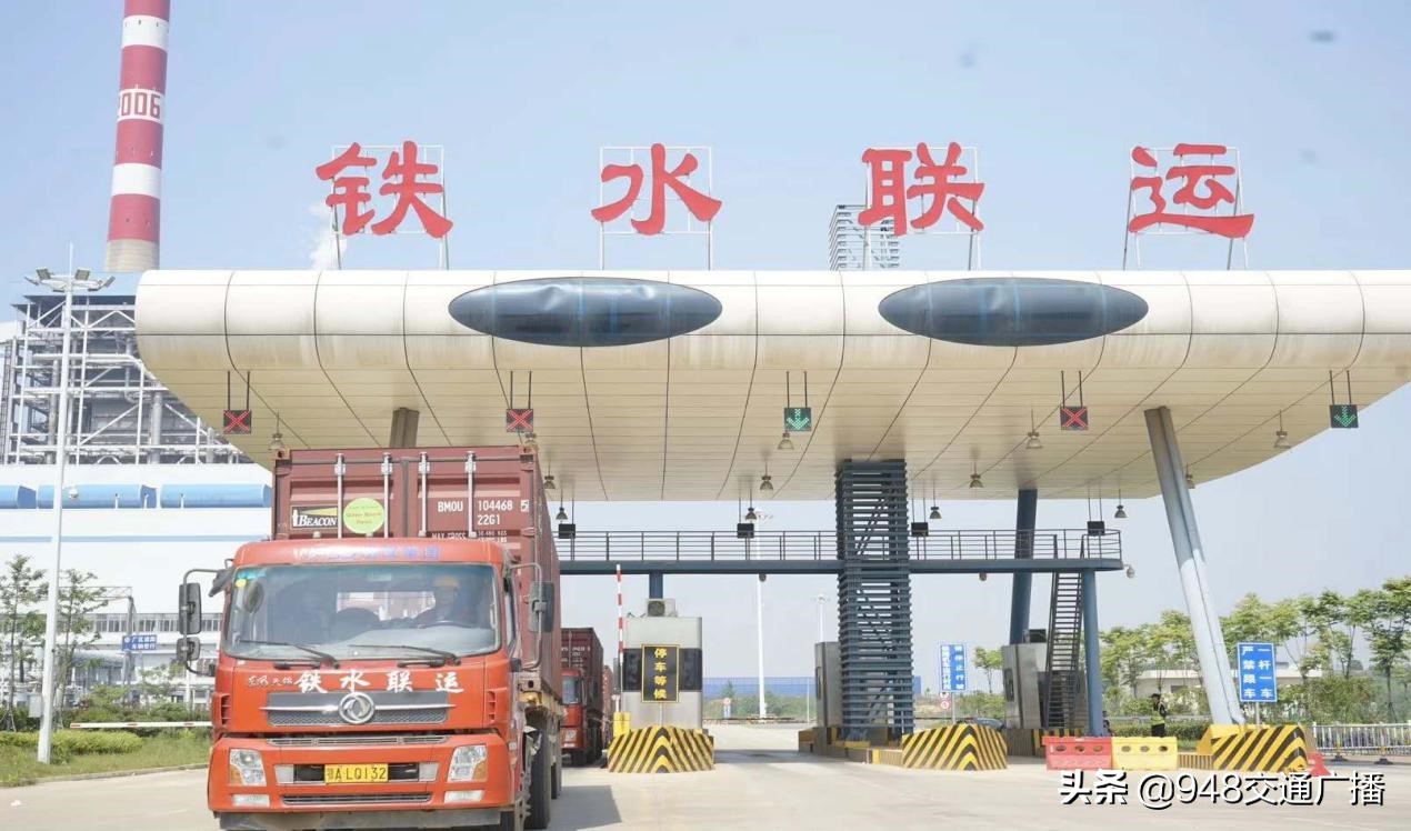 党旗辉映战疫一线国企担当,新时代国企的责任与担当