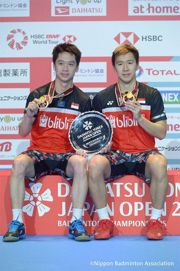 尤尼克斯最新款球拍疾光700测评,疾光1000尤尼克斯测评