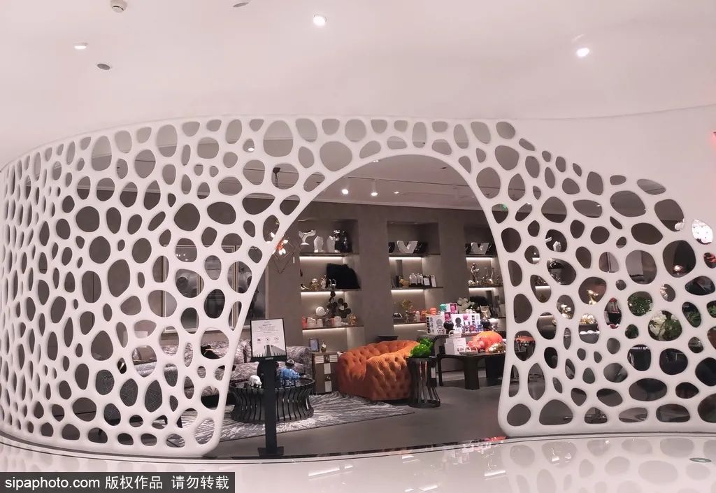 一个地铁站三条线,地铁边的吃喝玩乐