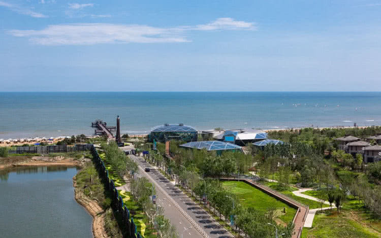 南戴河汐溪亲子酒店，北欧风情房推窗看海邂逅美景