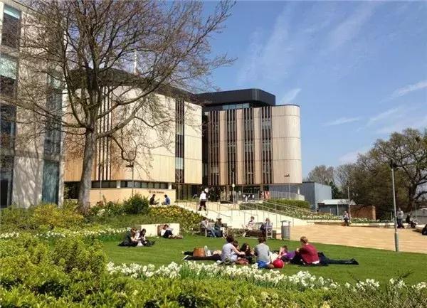 这个专业的应届生火了!年薪80万,没出校门就被挖走!