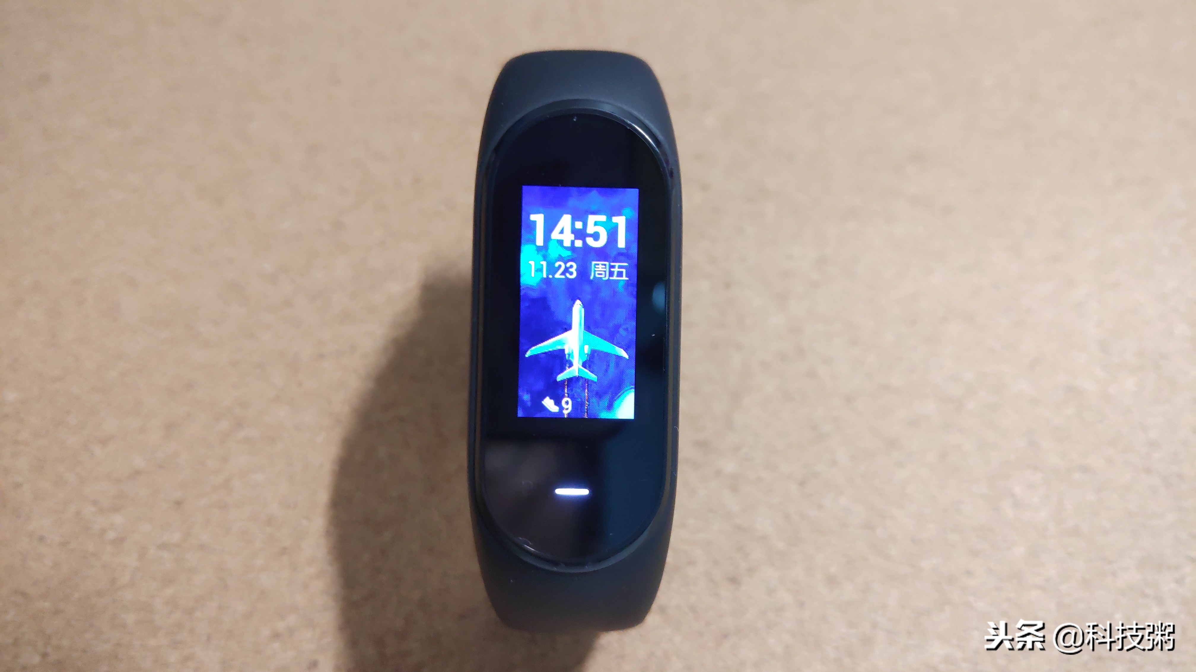 黑加手环和小米手环腕带一样吗,小米手环的黑科技