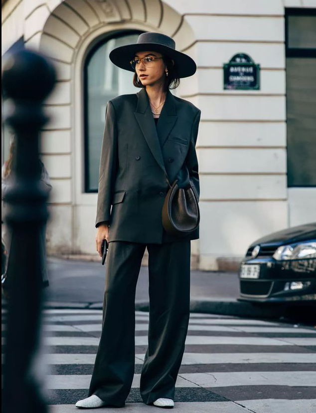 今年最时髦的阔腿裤穿搭法,今年超火的阔腿裤穿搭显高