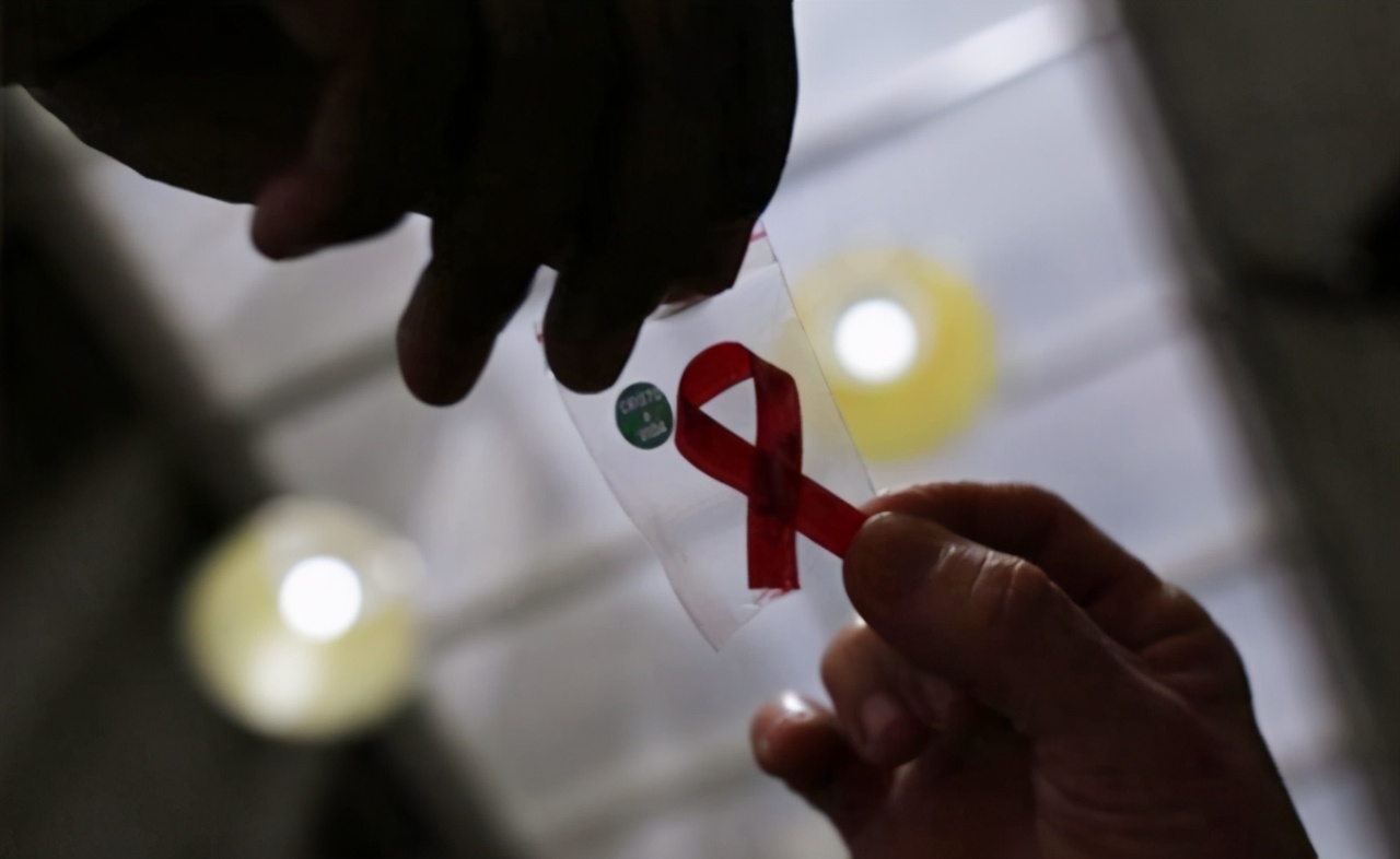 艾滋病毒来源于猩猩,第一个感染的人类是如何染上的?