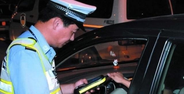 喝酒上车打火不开算酒驾吗,酒后车内休息打火开空调算酒驾吗