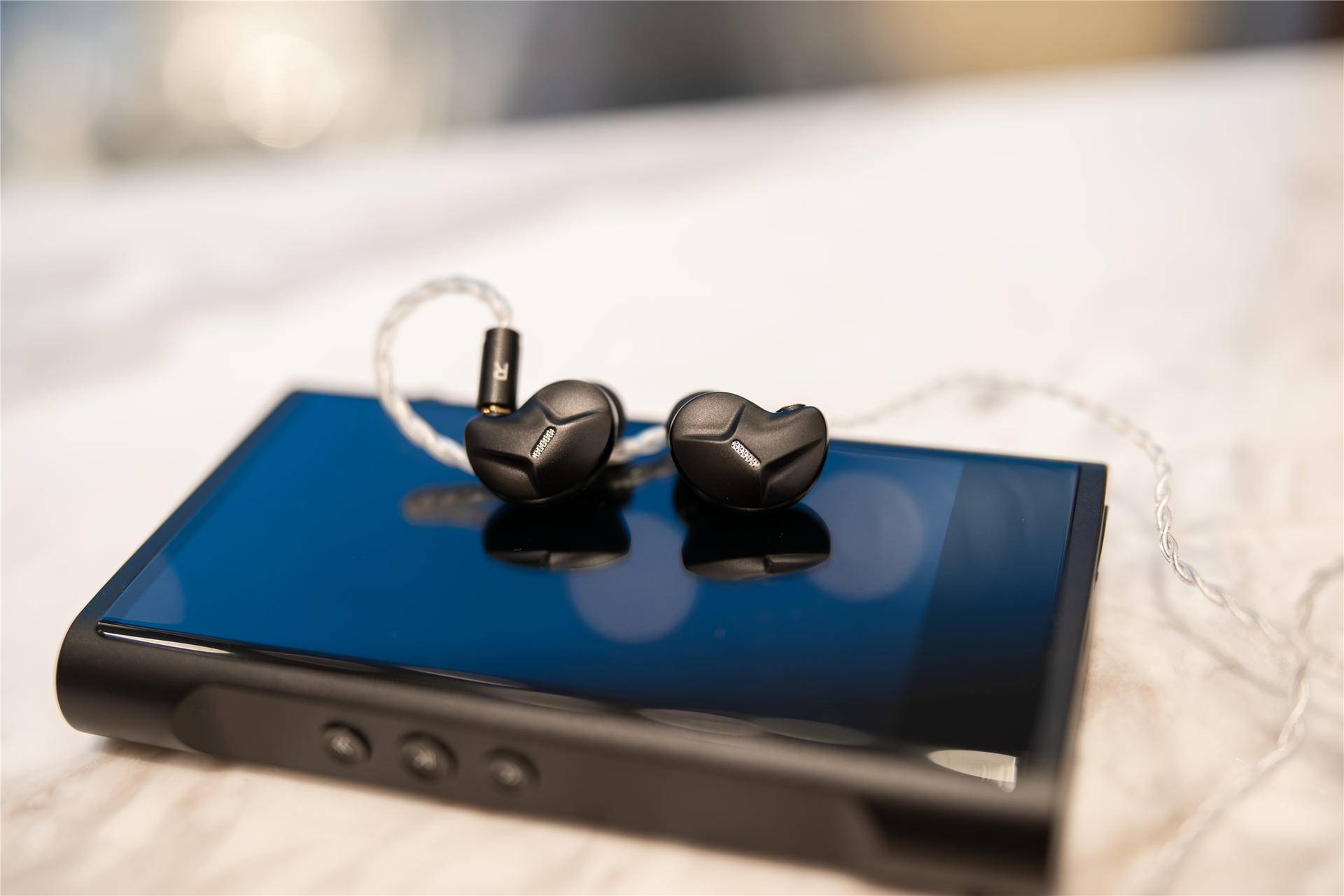 终将到来的万元户，简单说说山灵旗舰*放播**器M8