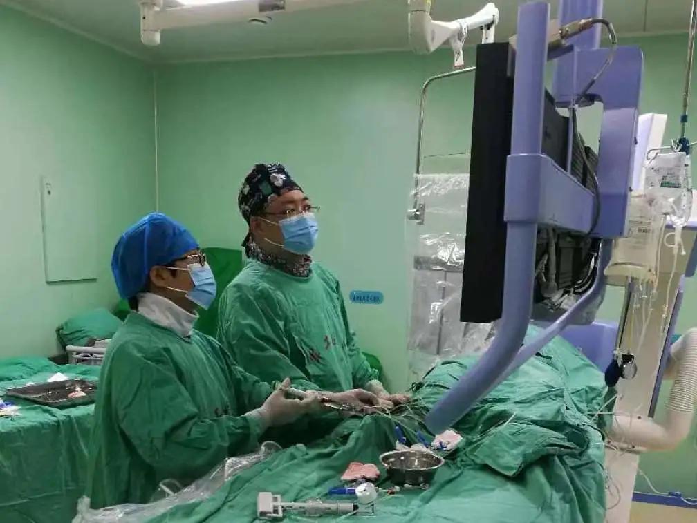 外科医生治疗血管狭窄,颅内动脉狭窄介入治疗专家