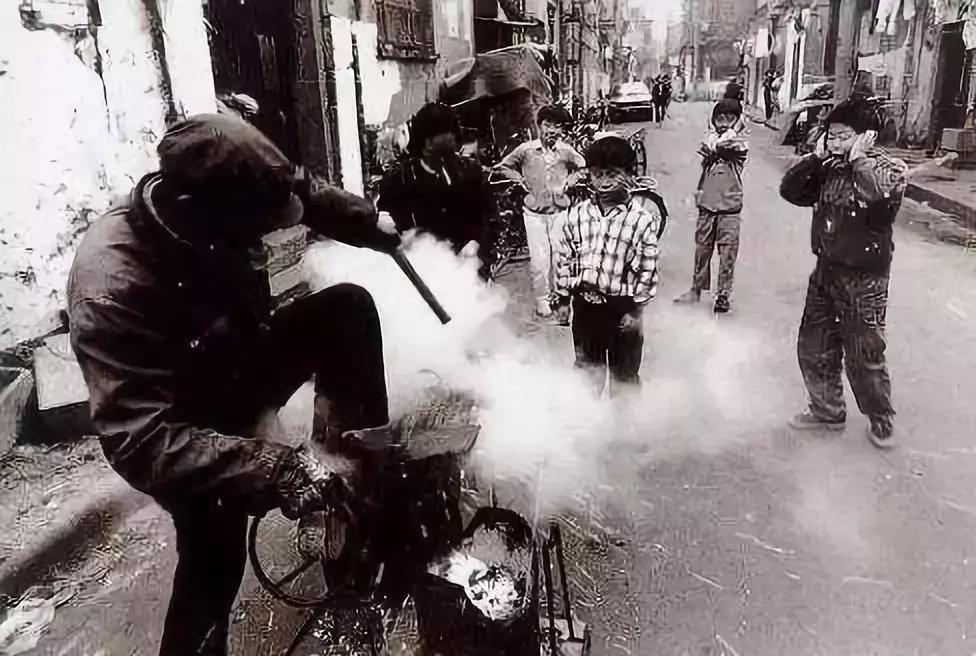 老外眼中的中国爆米花机,让老外震惊的中国爆米花机