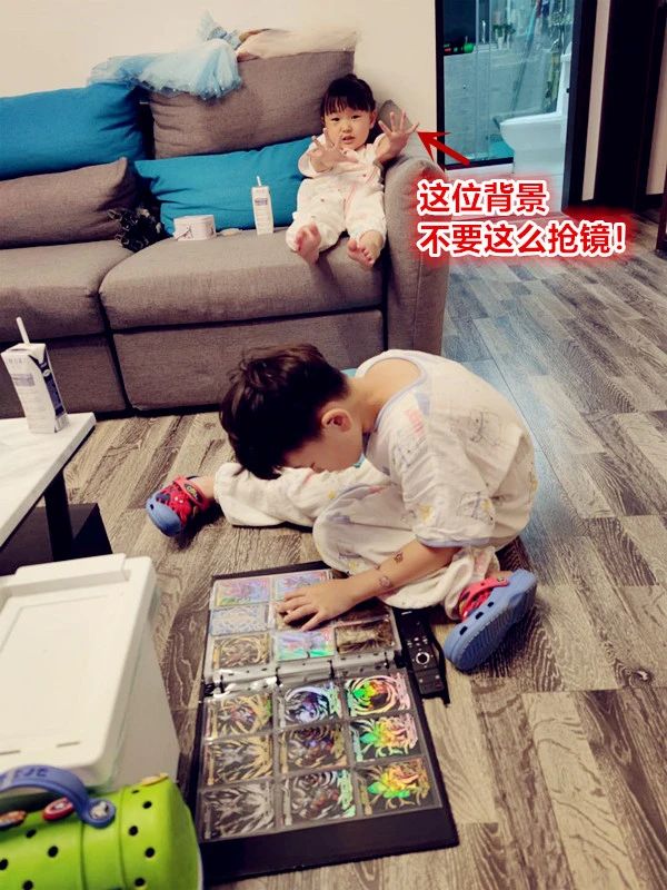 奥特曼卡片是雷霆还是黑钻版,奥特曼卡片到底要不要买呢