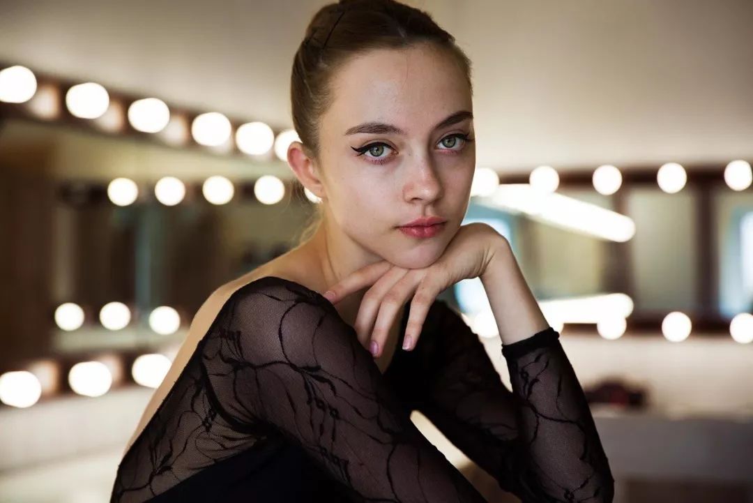 打*网破**红脸审美！她拍遍全世界的普通女孩，一个个都美到惊艳