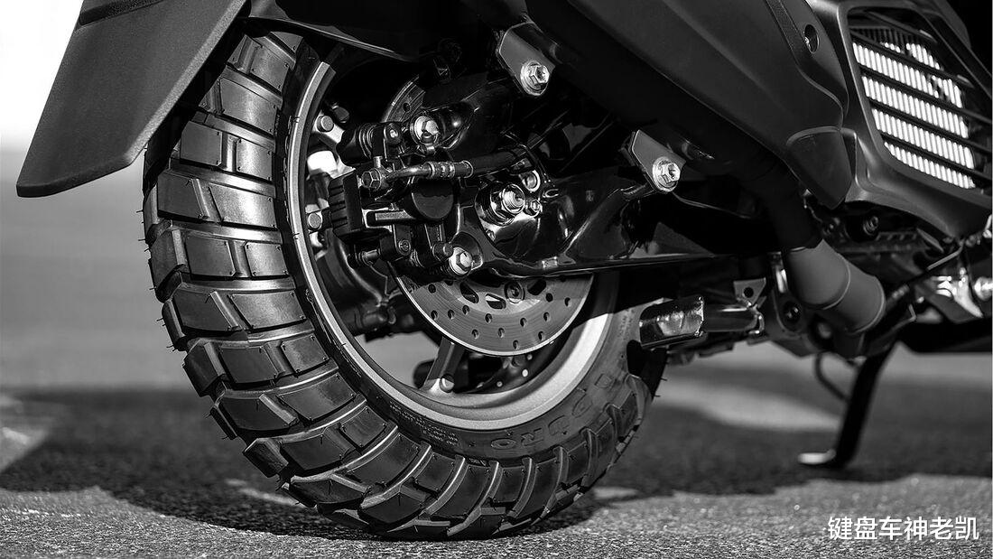 雅马哈zuma试驾视频,全新跨界冒险踏板zuma祖玛