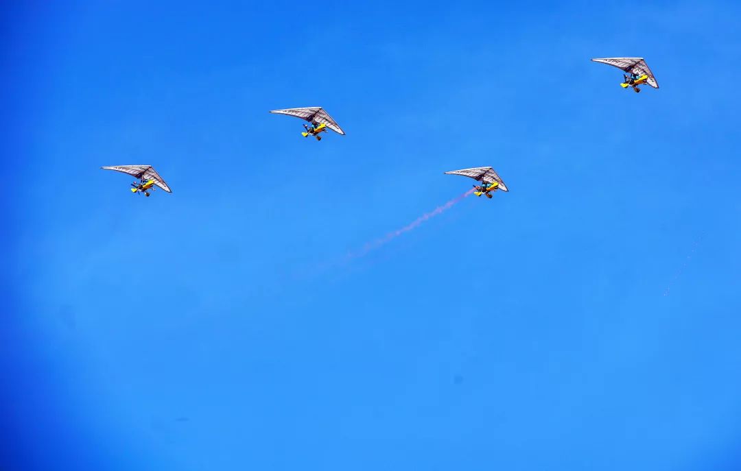 中国举办的国际翼装飞行比赛,全国第二届轻型运动类飞机锦标赛