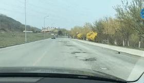 金柳“万坑”路原来是个两三年的“老大难”问题