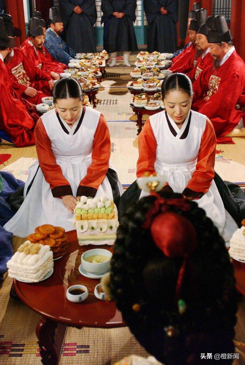 韩国人总喜欢在矮桌上吃饭？从朝鲜初期的小盘桌说起