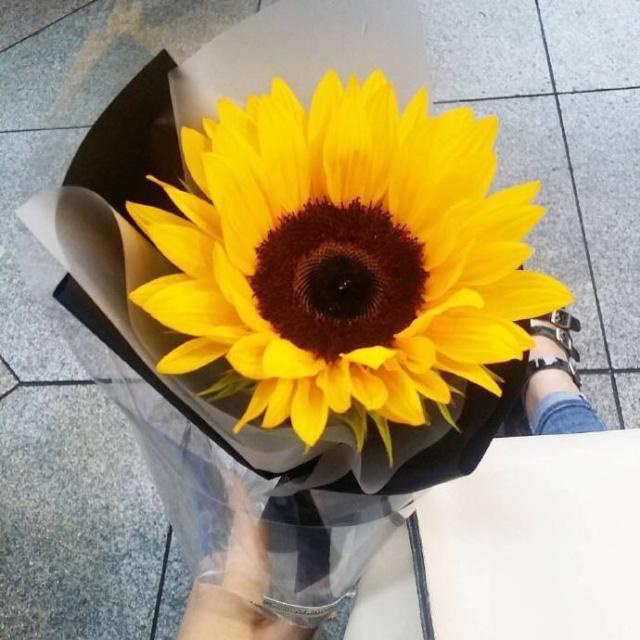 经典爱情扎心句子短句,关于爱情很甜的句子朋友圈