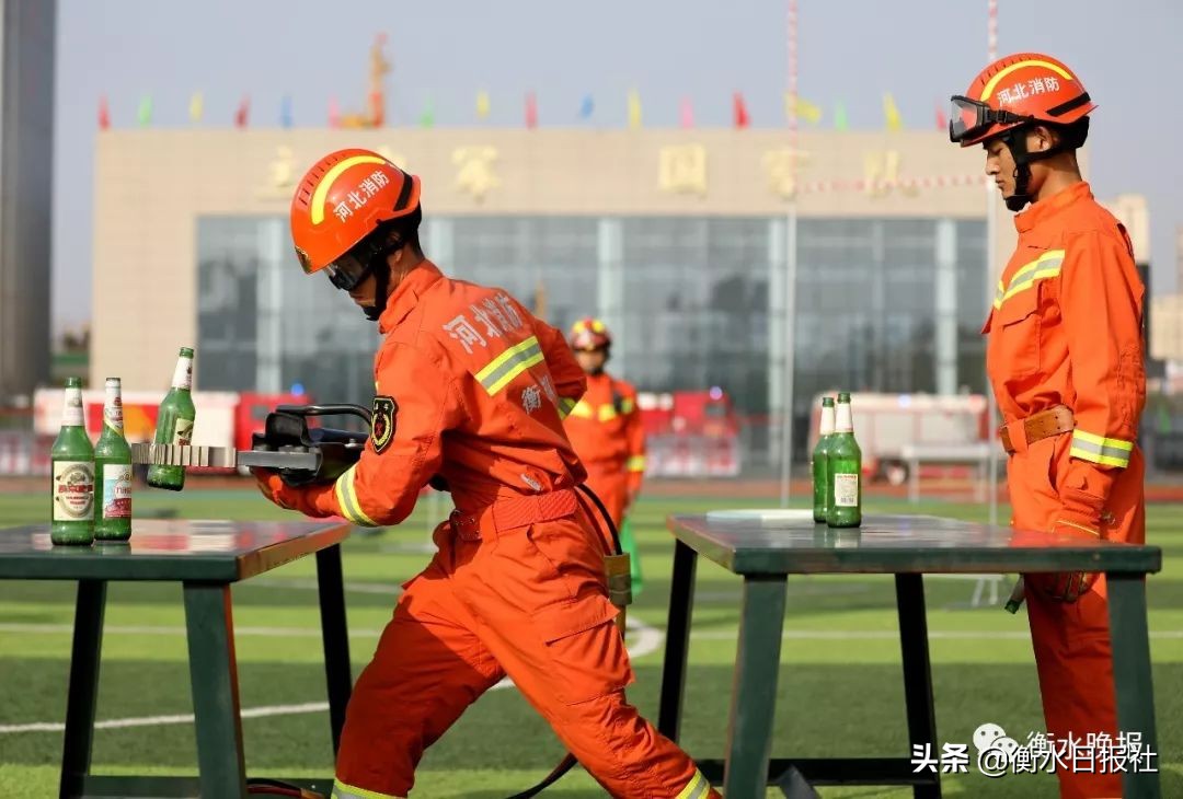 超清大图|衡水“火焰蓝”尖刀汇报表演帅爆啦