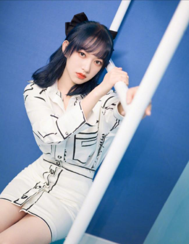 小蝴蝶结发饰怎么戴才好看,蝴蝶结发饰怎么戴在头上才好看