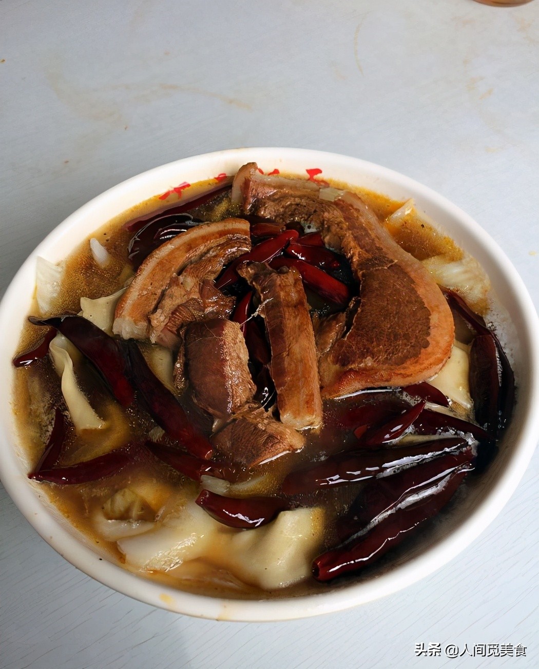 徐州火了21年的板面店，8元1碗日卖600碗，越辣越停不下来