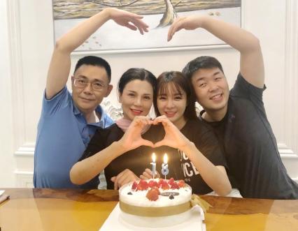 沈梦辰张馨予代购是真的吗,张馨予沈梦辰什么关系