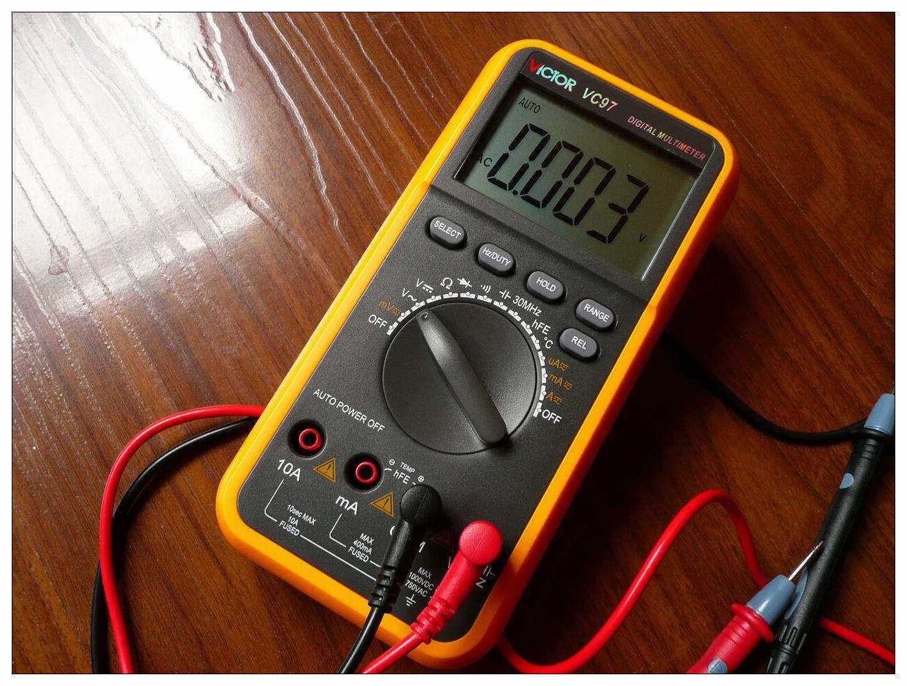 不用工具怎么区分地线零线,不用工具如何分辨零线和地线